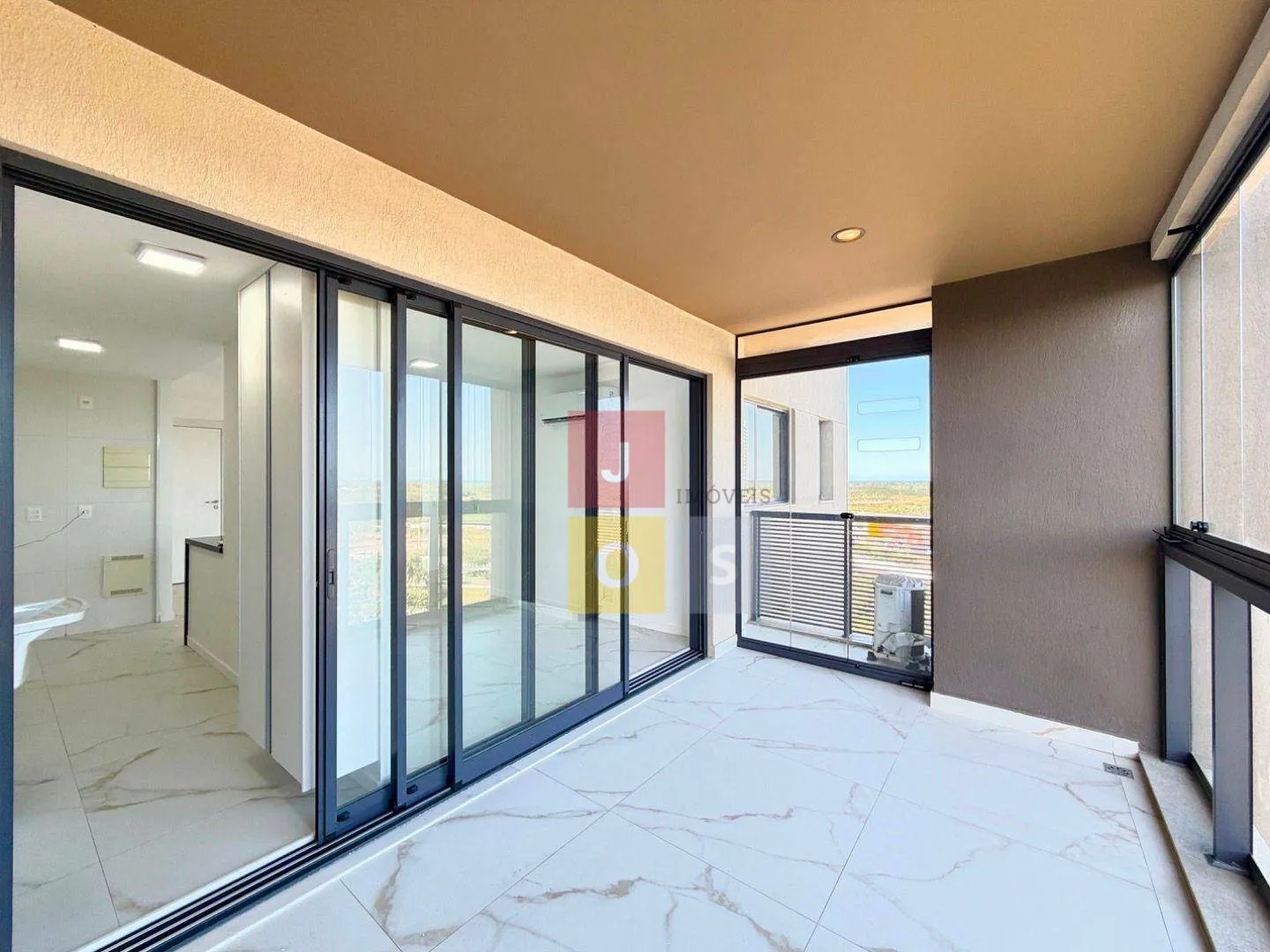 80 m² apartment with 2 bedrooms and a glass balcony — photo 7