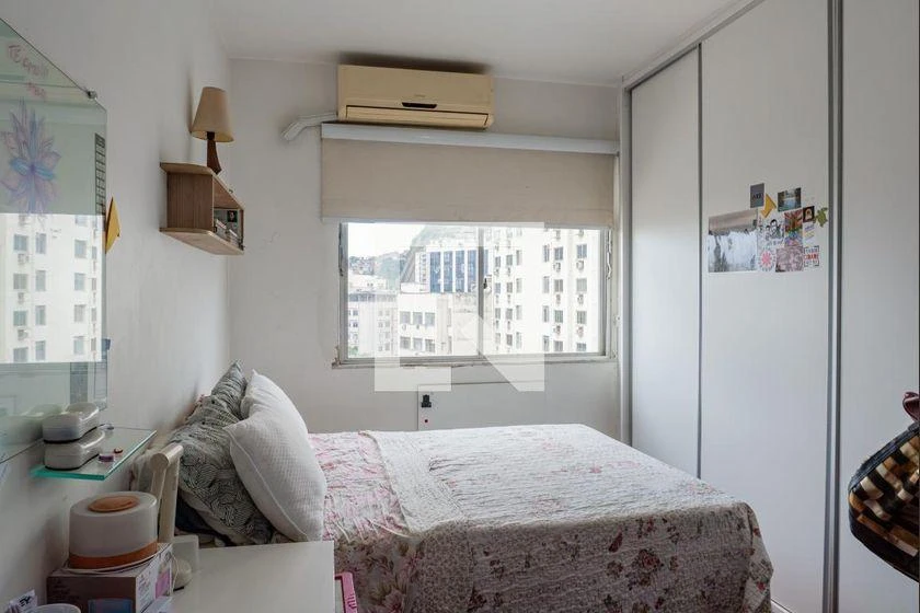 Furnished apartment with 4 bedrooms and 200 m² — photo 47
