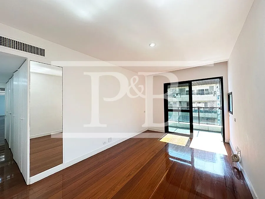 4-bedroom apartment with balcony and 319 m² — photo 26