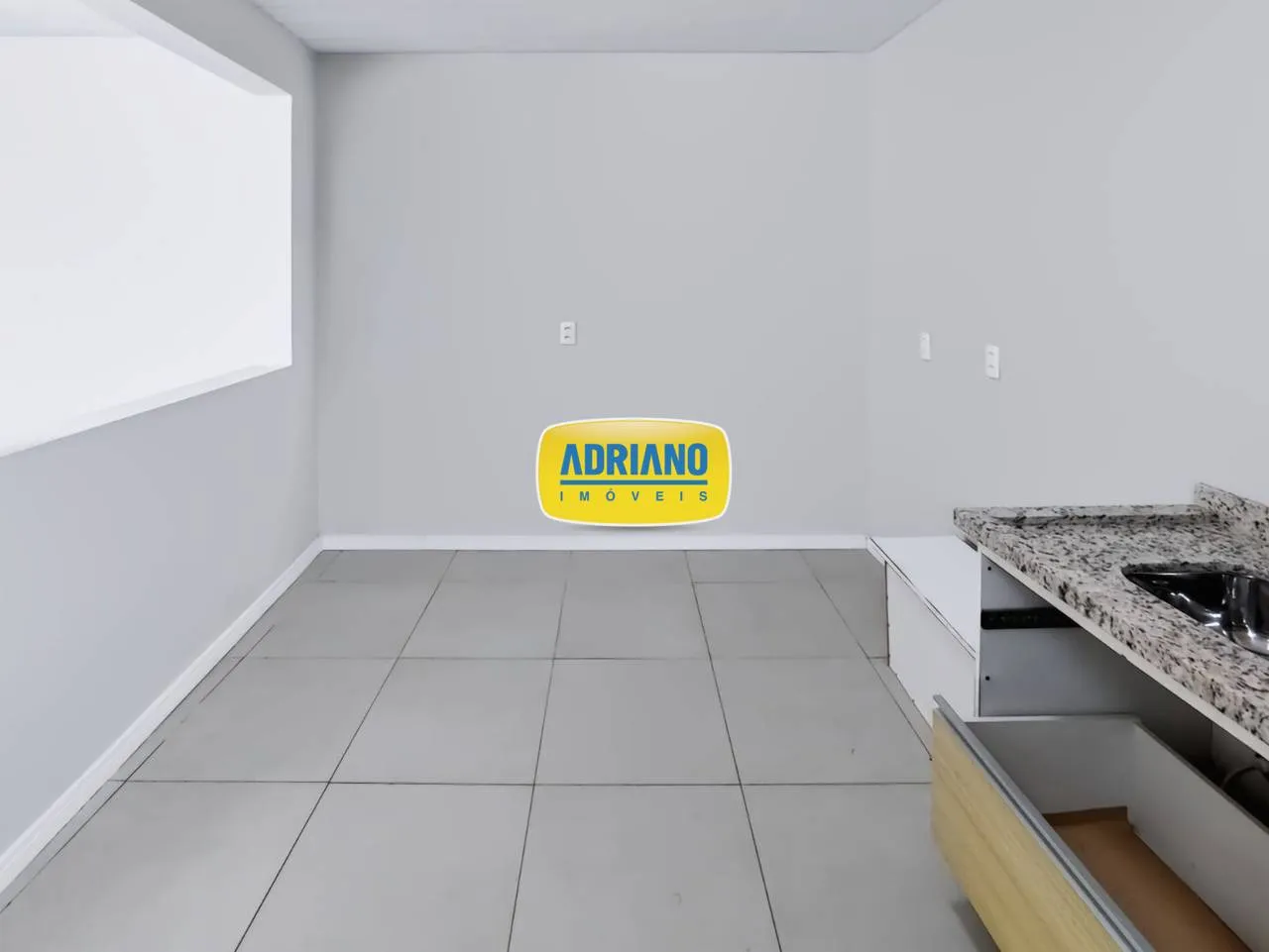 House with 5 bedrooms and a closed-off kitchen — photo 30