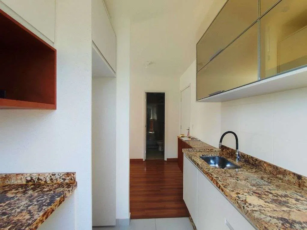 2-bedroom apartment with wood or laminate floors in Curitiba — photo 7