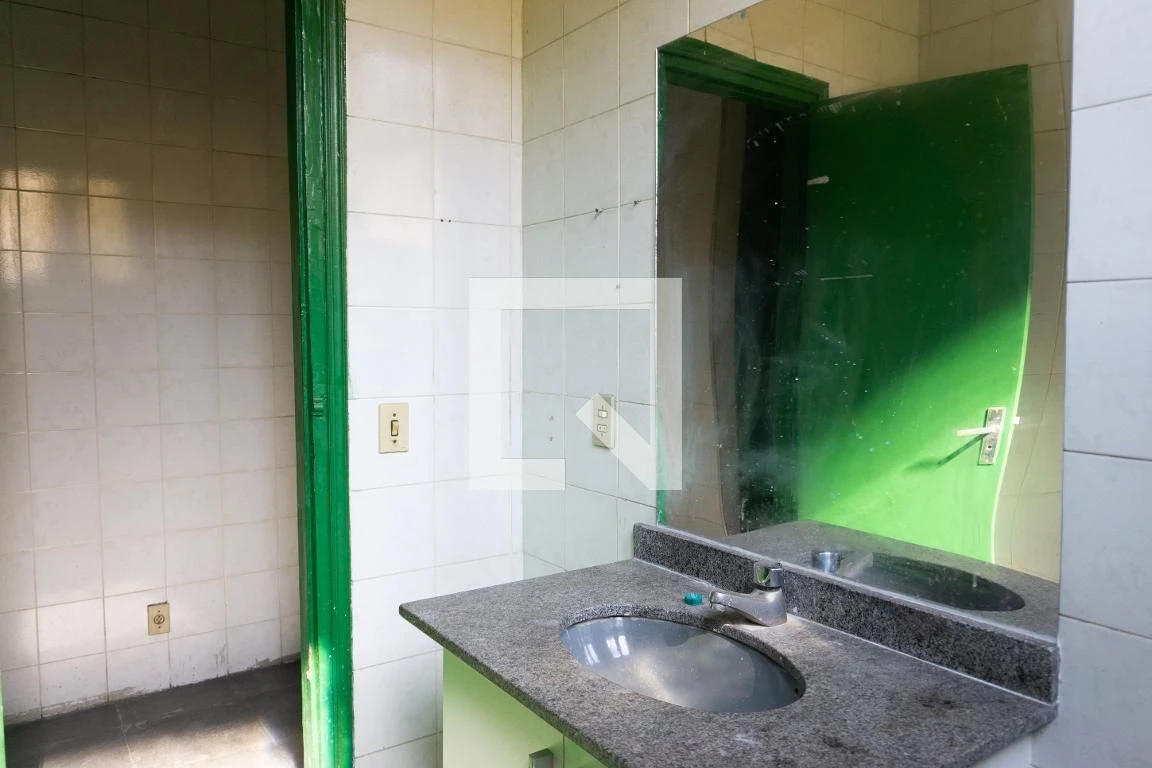 Rental house with 5 bedrooms and a closed kitchen room — photo 32