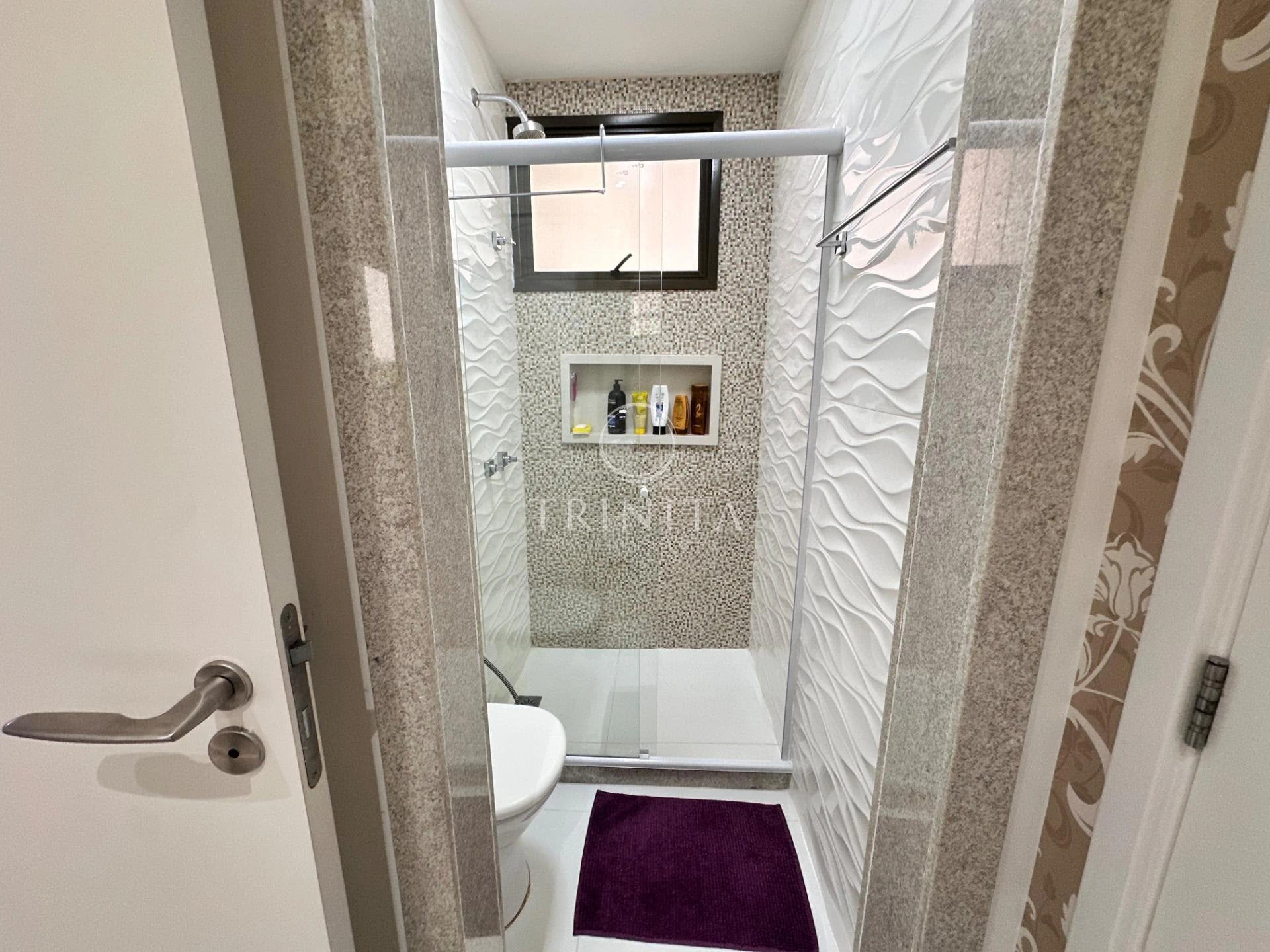 Furnished 3-suite apartment with a gas open-plan kitchen — photo 22