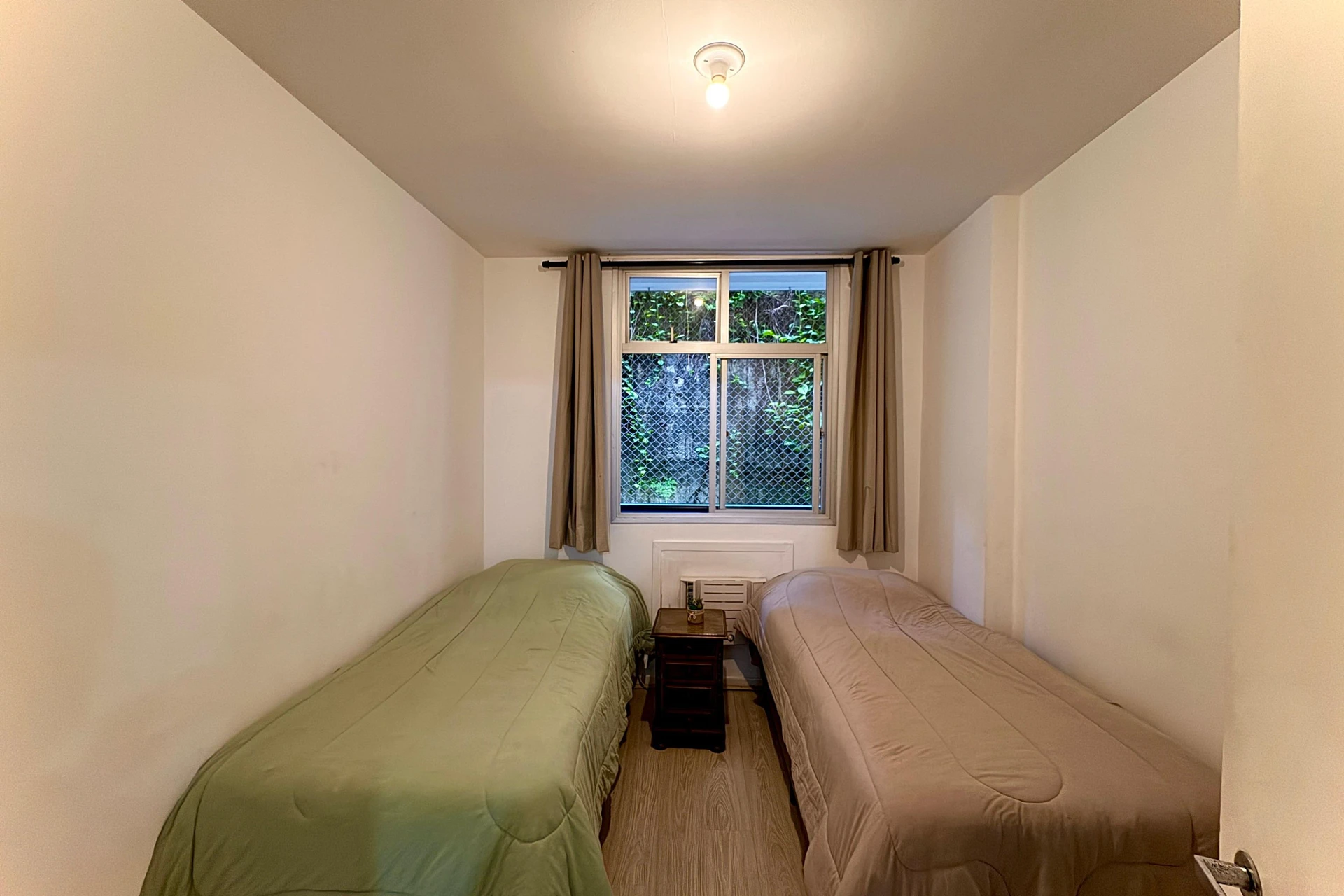 Furnished apartment, 96 m², with a glass-enclosed balcony — photo 13