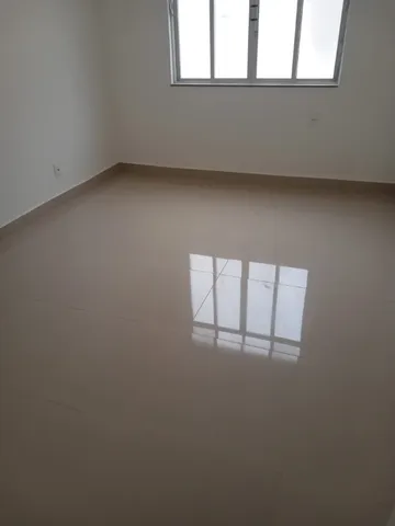 Unfurnished 3-bedroom apartment with a laundry area — photo 3