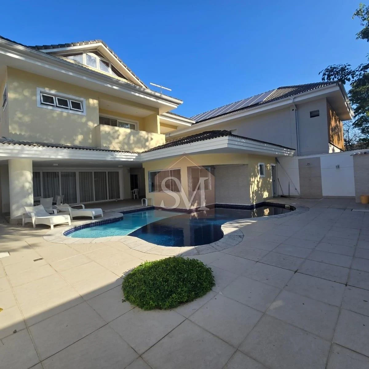 Furnished triplex house with 4 en-suite rooms and 669 m² — photo 16