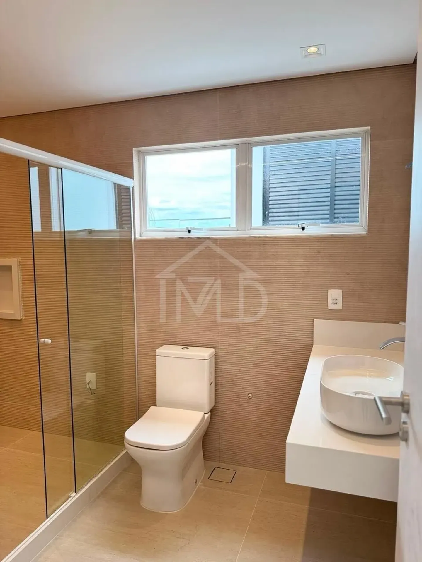 Triplex house with 280 m², 5 suites and balcony grill — photo 14