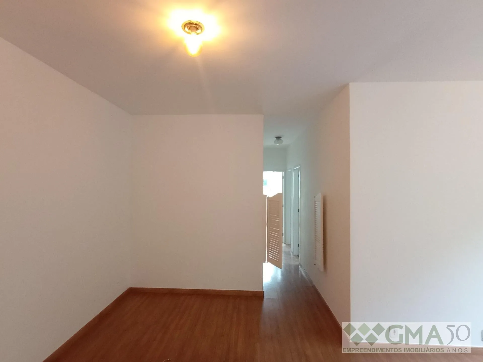 Wood or laminate floors in a 3-bedroom apartment, 92 m² — photo 8