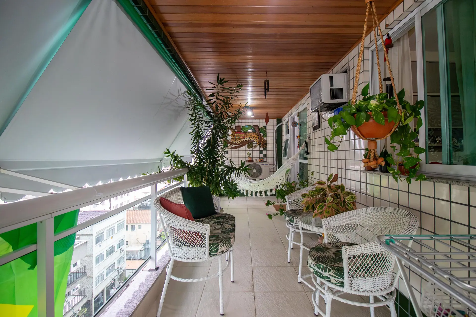 4-bedroom apartment with a balcony and 1 suite — photo 10
