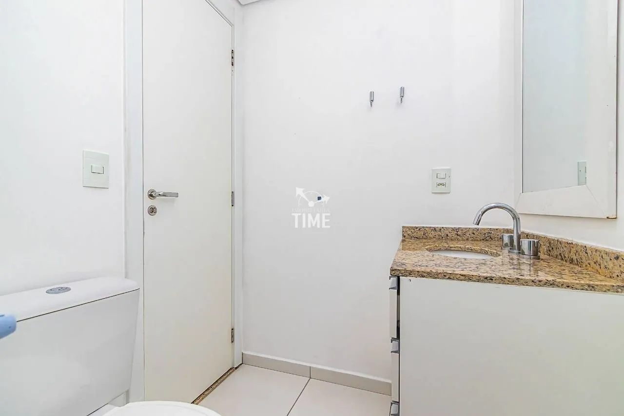 Wood or laminate floors in a 3-bedroom apartment, 78 m² — photo 24