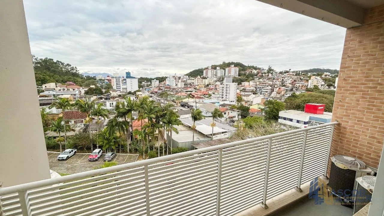 Balcony with a grill in a 2-bedroom apartment, 96 m² — photo 23