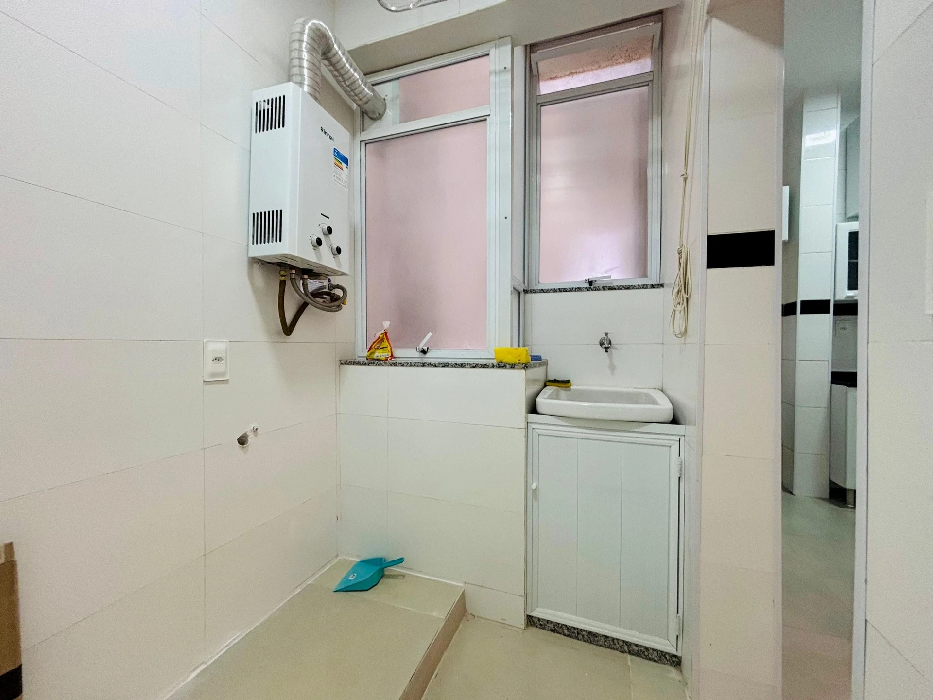 Bathtub in a 3-bedroom apartment, 84 m² — photo 12