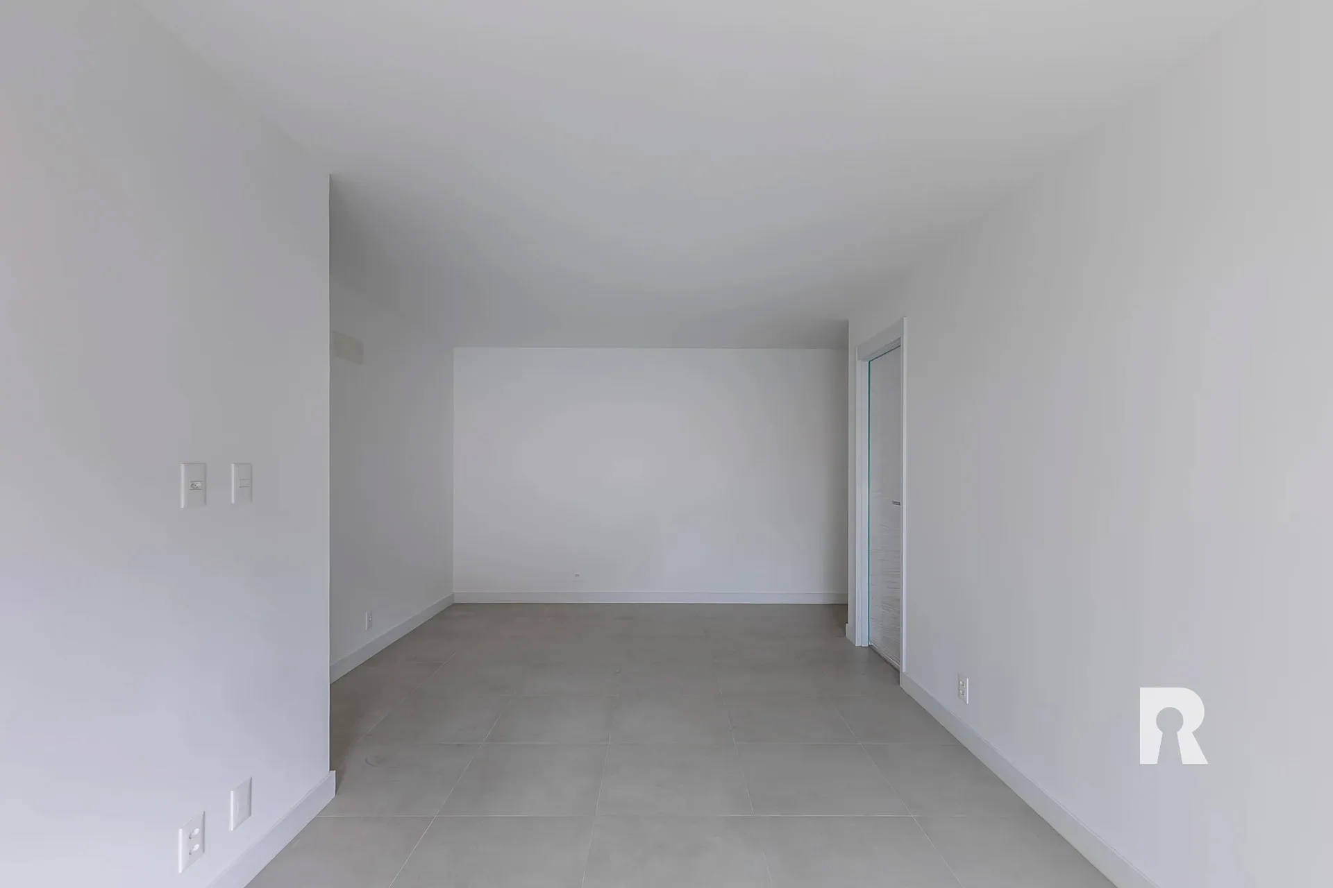 2-bedroom apartment with a mountain view — photo 12
