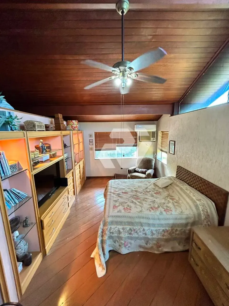 4-bedroom house with 5 bathrooms and 5 parking spots — photo 8