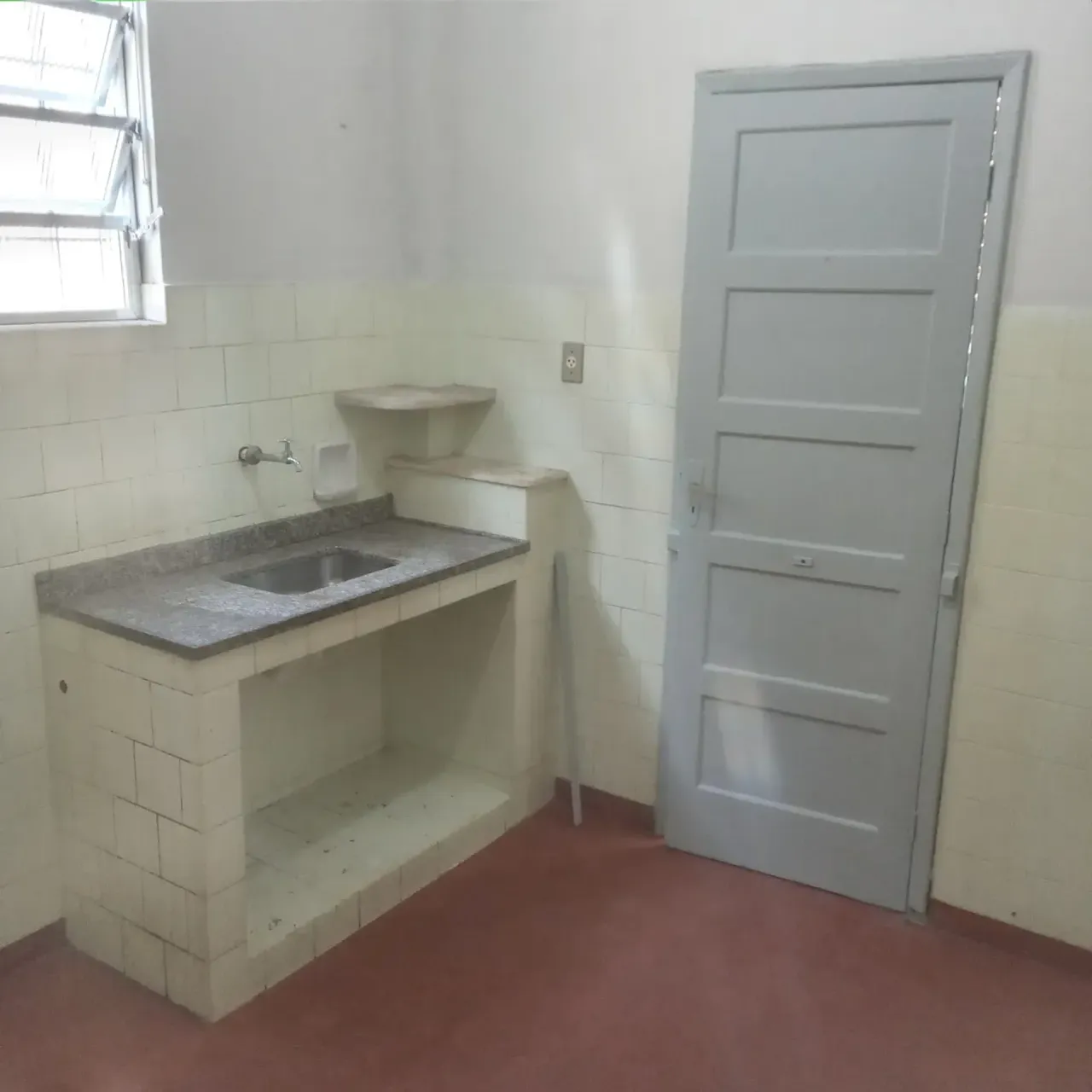 Apartamento com 2 quartos e chuveiro elétrico — photo 2