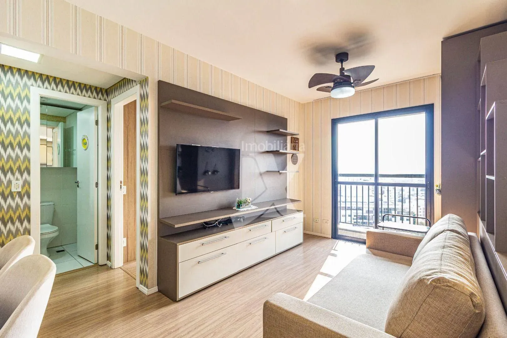 Wood or laminate floors in a one-bedroom apartment, 47 m²