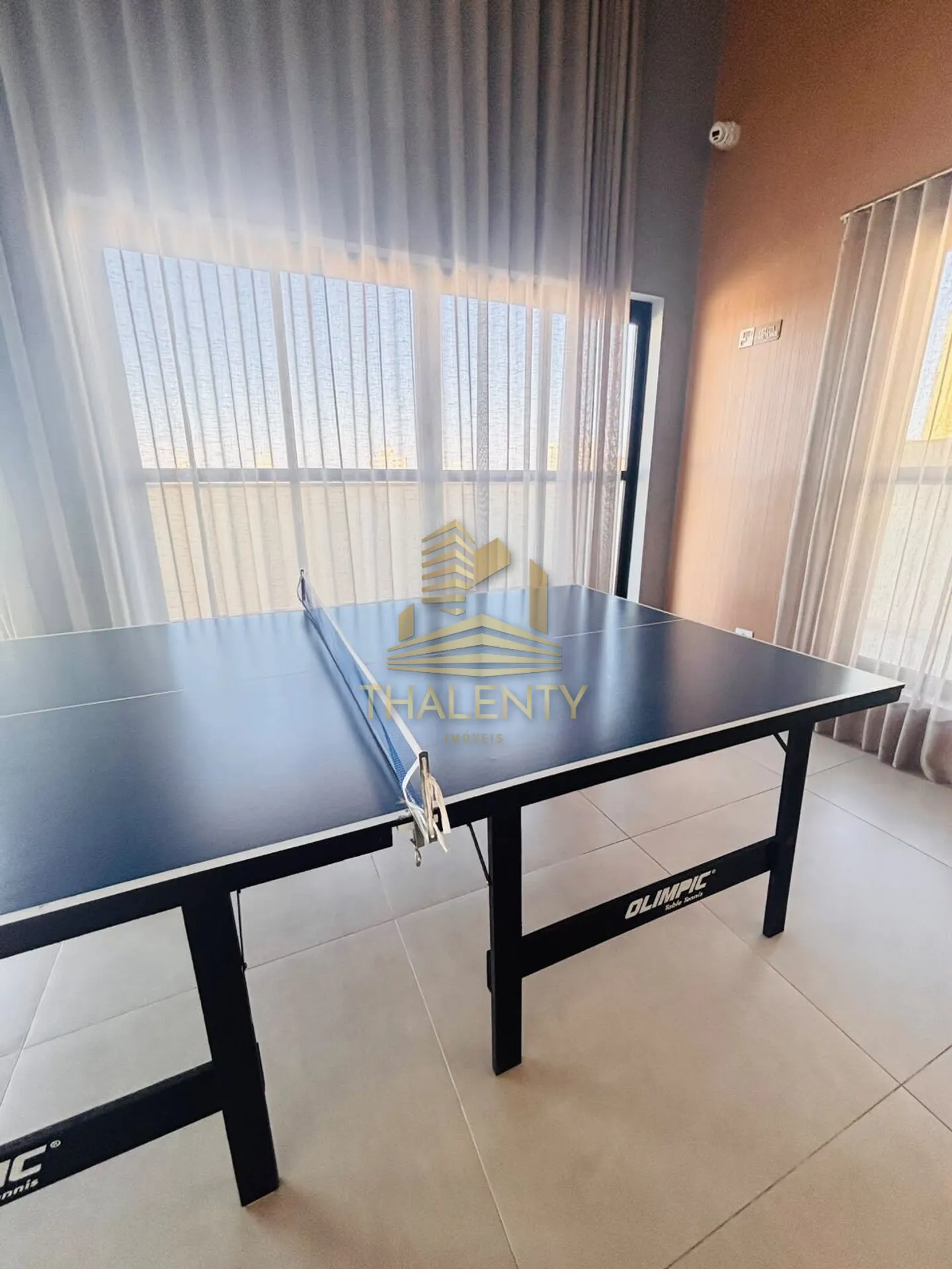 Furnished 1-bedroom apartment with open-plan kitchen — photo 28