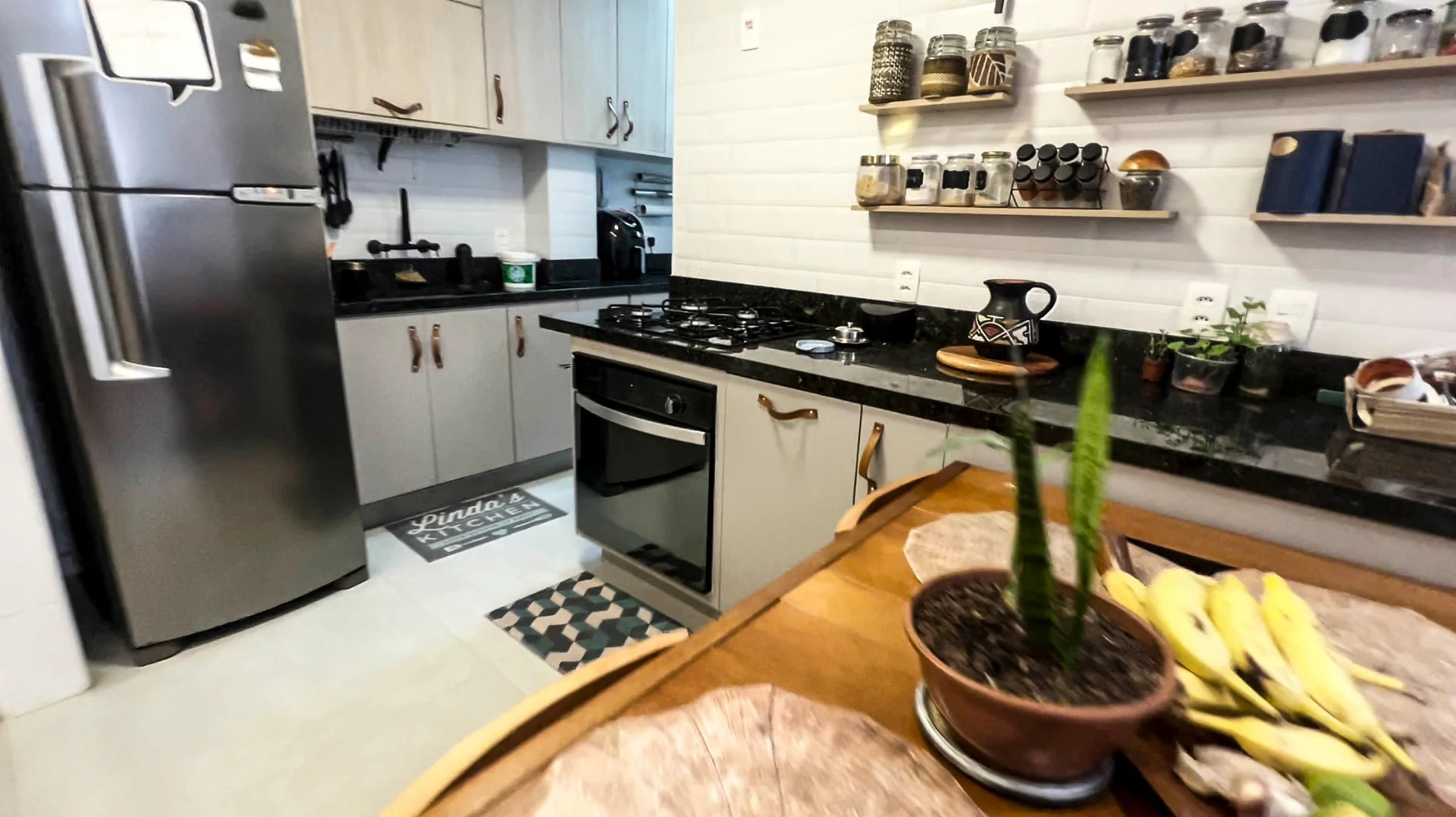 Furnished 2-bedroom apartment with 2 bathrooms — photo 13