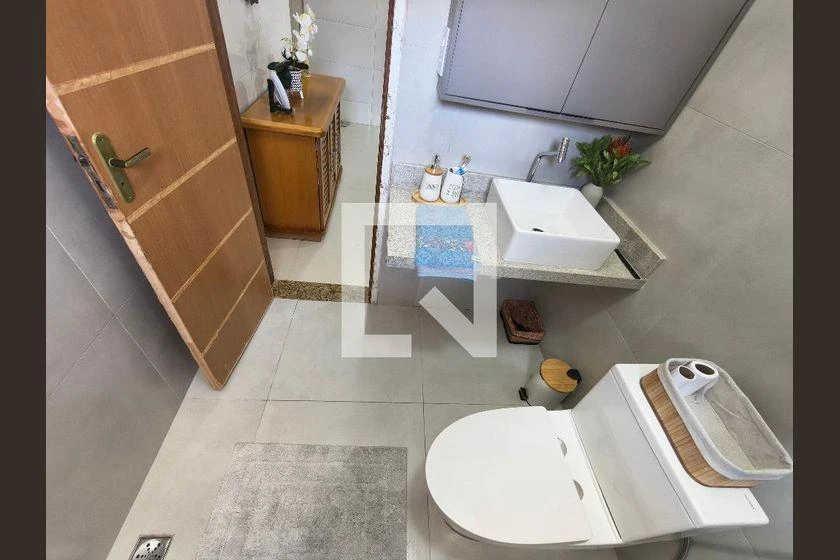 358 m² rental house with 2 bedrooms, suite and balcony — photo 32