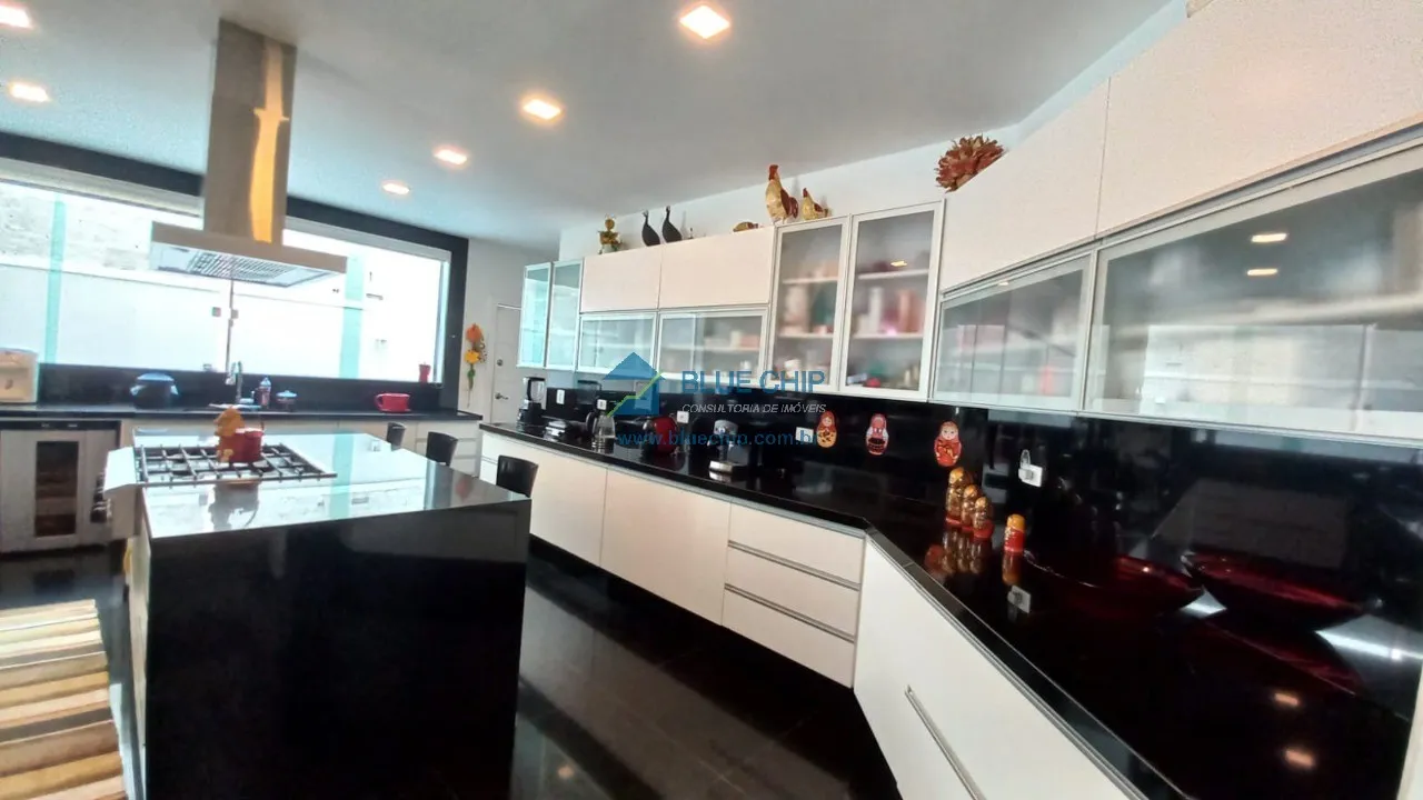 Unfurnished house for rent with 5 suites and a balcony — photo 2