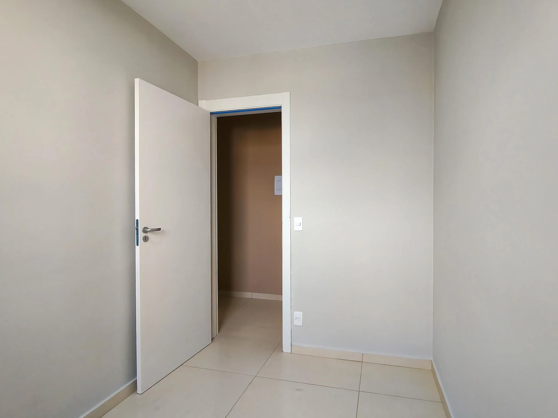 Apartamento com 2 quartos e varanda de vidro fechada — photo 12