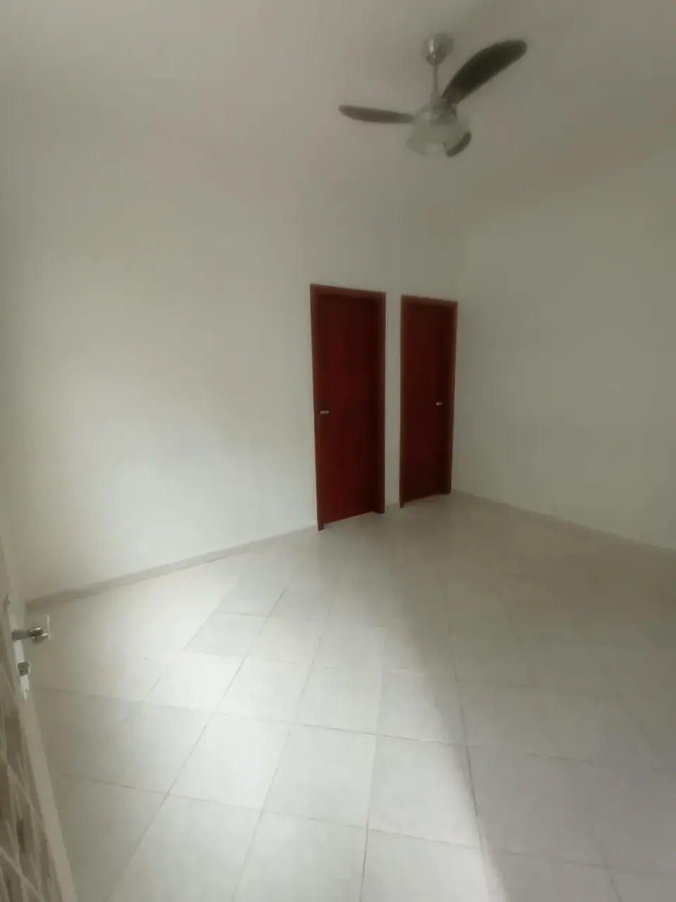 Casa de vila com 2 quartos e banheiro com box de vidro — photo 2