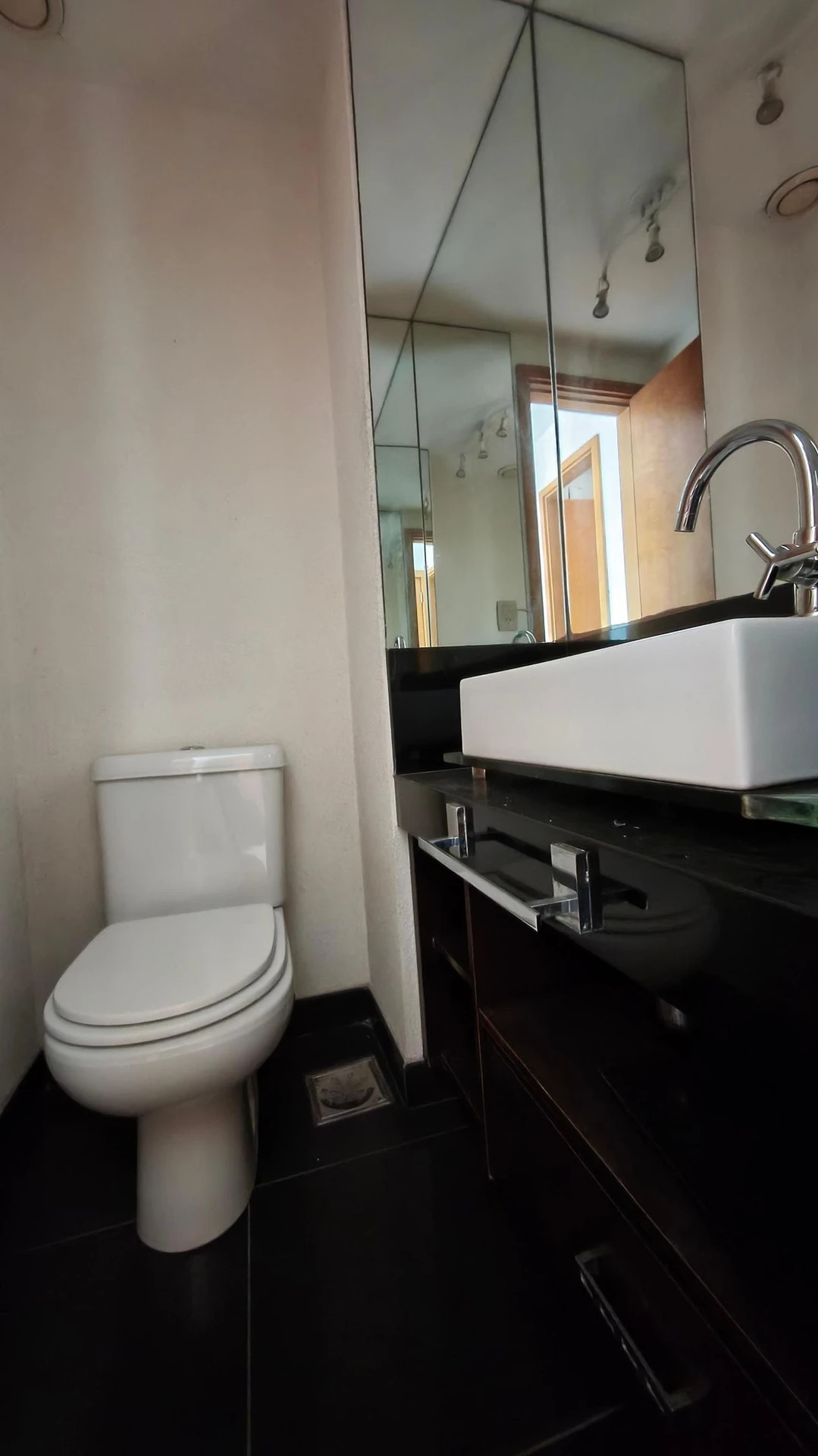 Apartamento com 3 suítes e fogão a gás na cozinha — photo 13