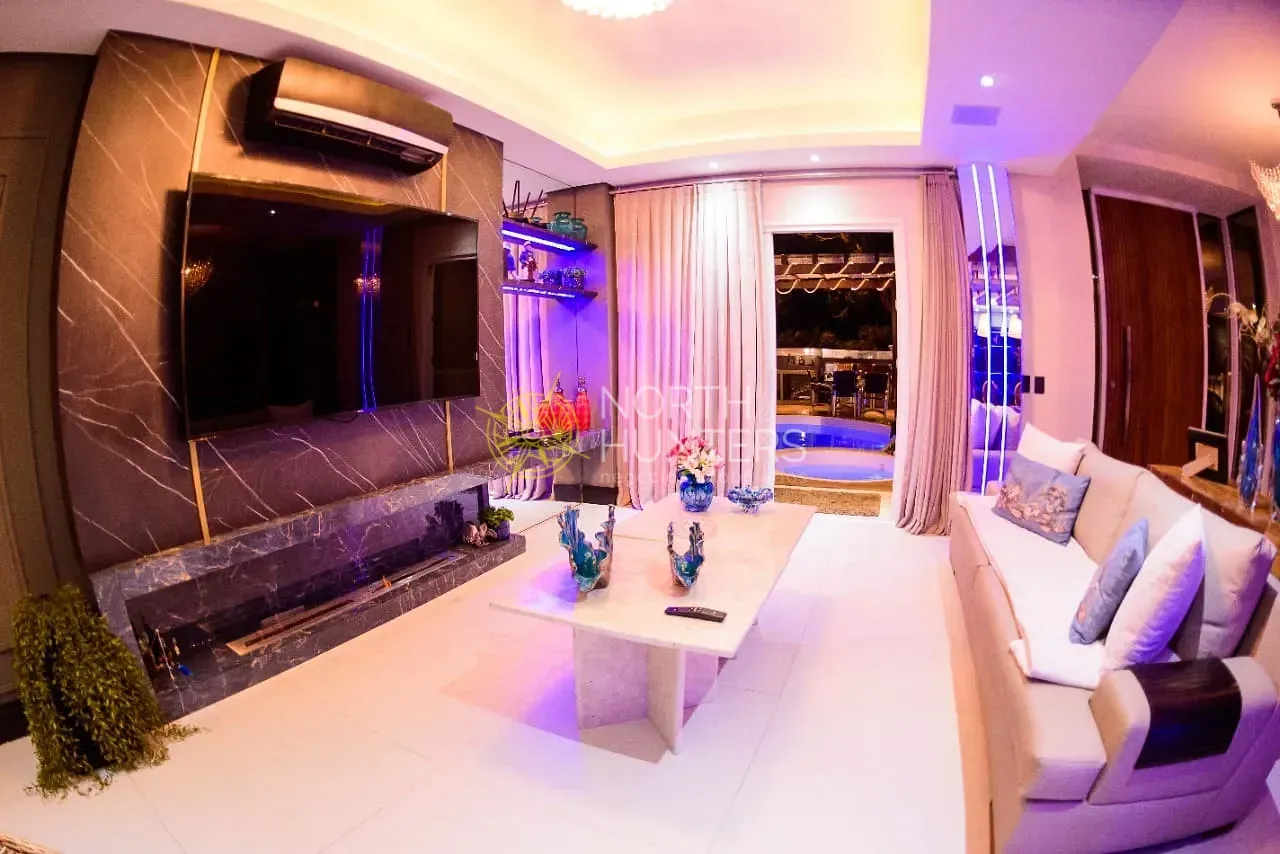 Casa con 5 dormitorios y cocina de concepto abierto — photo 24