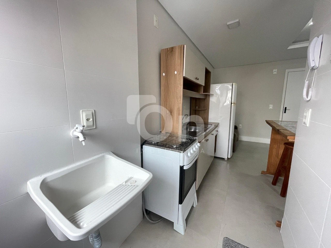 One-bedroom apartment in a building with a coworking space — photo 12