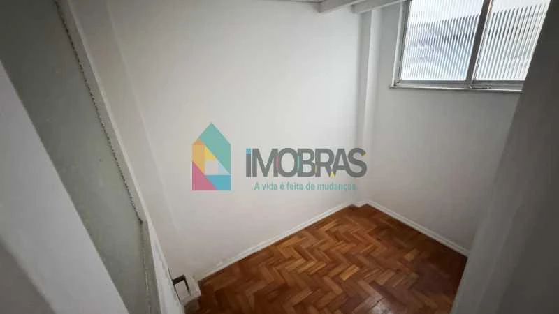 Wood or laminate floors in a 2-bedroom apartment, 65 m² — photo 23