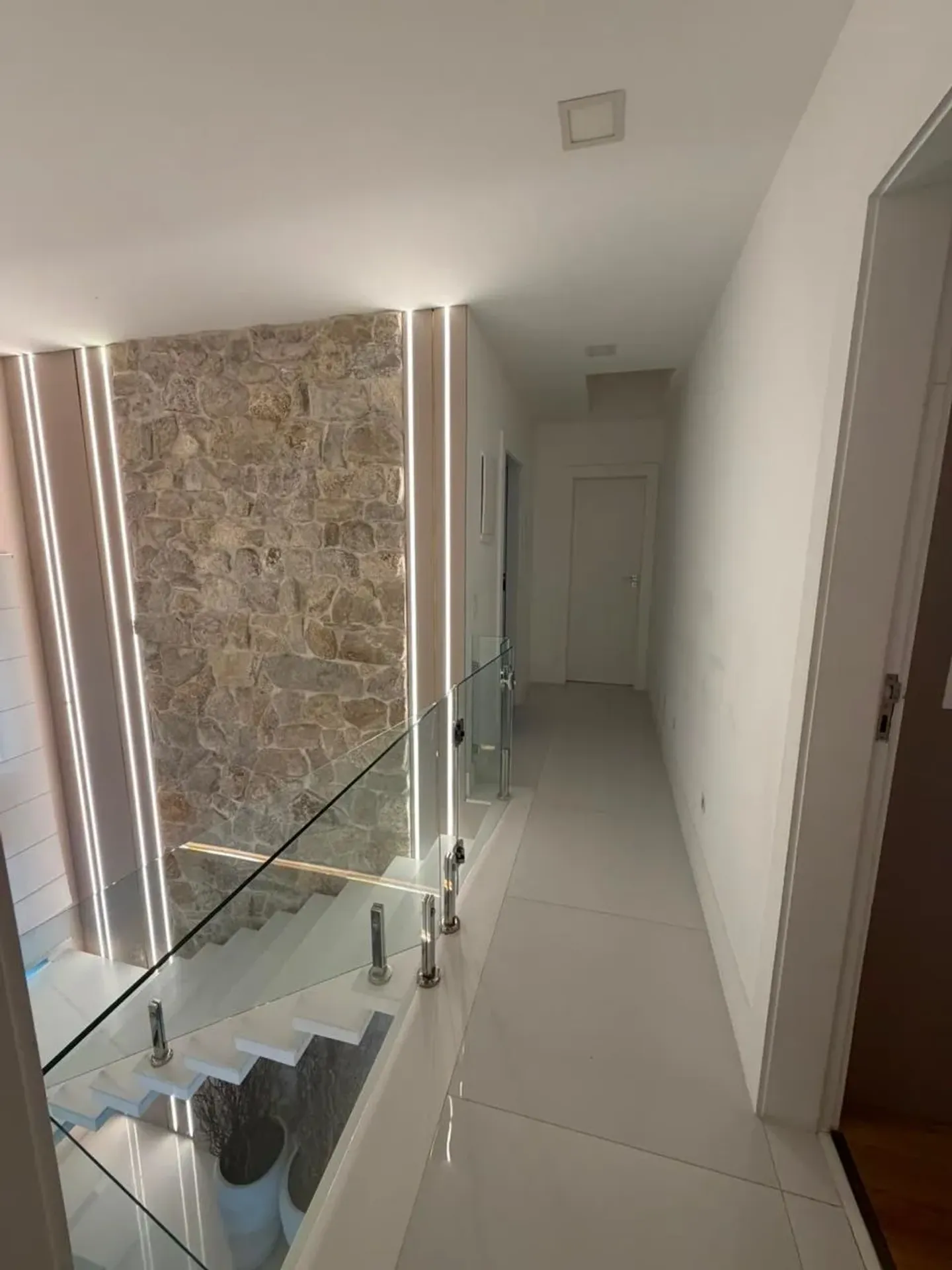 Furnished house with 4 en-suite bedrooms and a balcony grill — photo 14