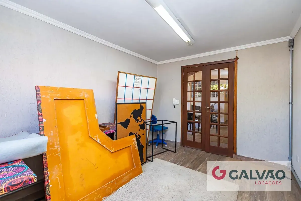 Casa sin amueblar con 3 dormitorios, cocina cerrada y balcón — photo 44