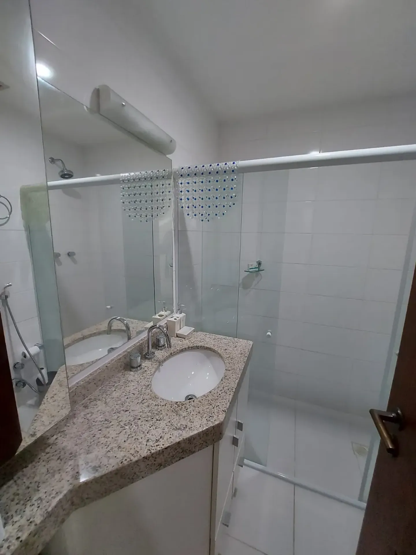 Furnished 2-bedroom apartment with 2 parking spots — photo 29