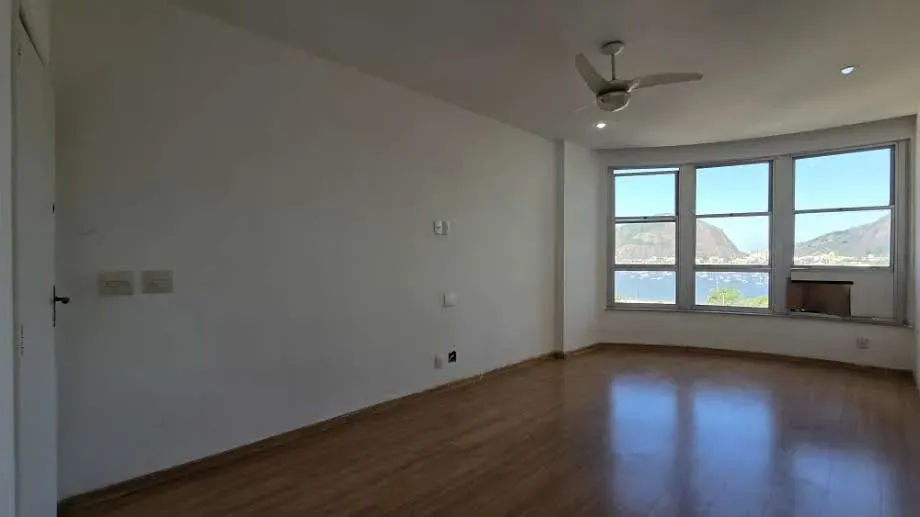 190 m² apartment with 4 bedrooms and 4 bathrooms — photo 19