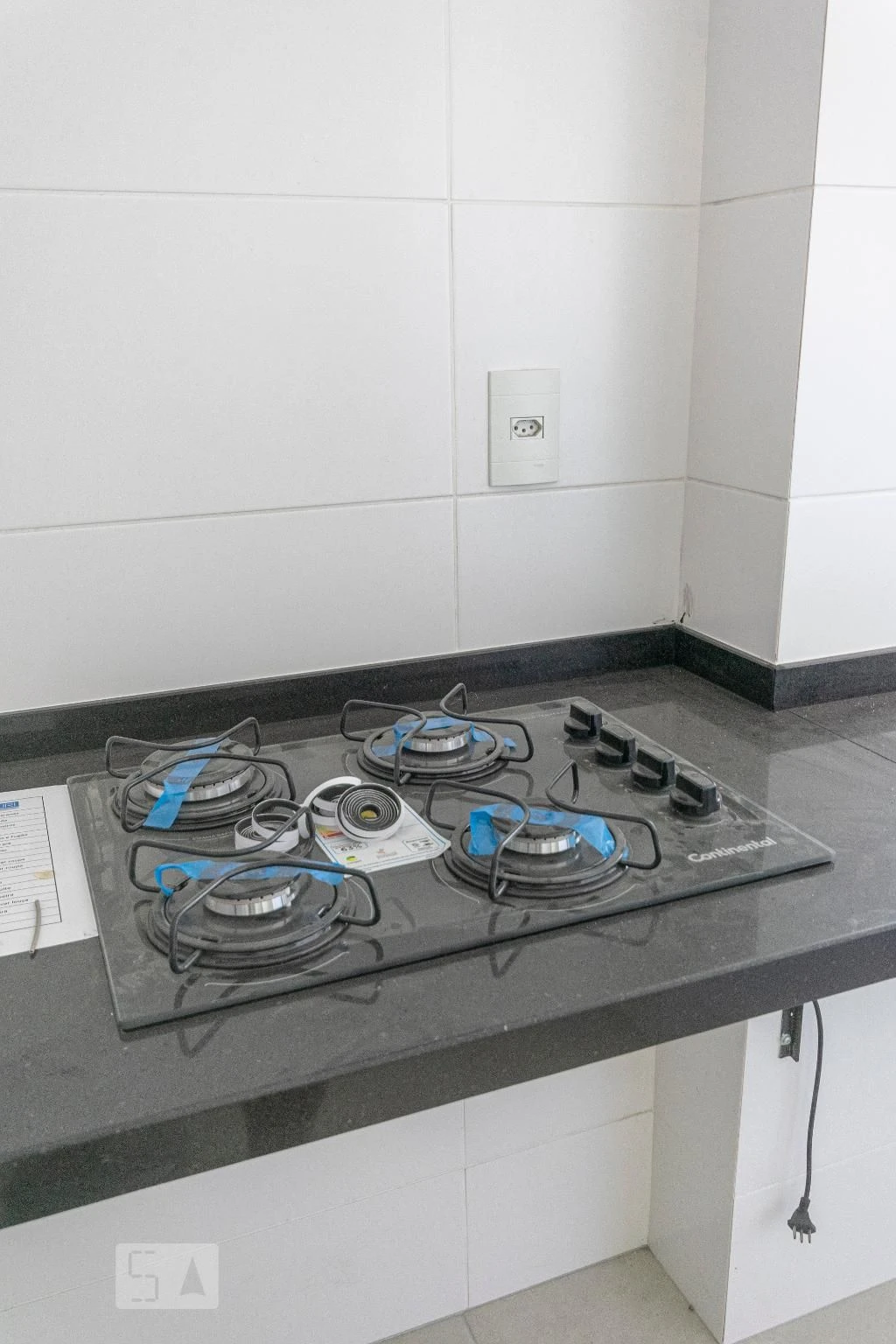 Balcony with a grill in a 2-bedroom apartment, 60 m² — photo 25