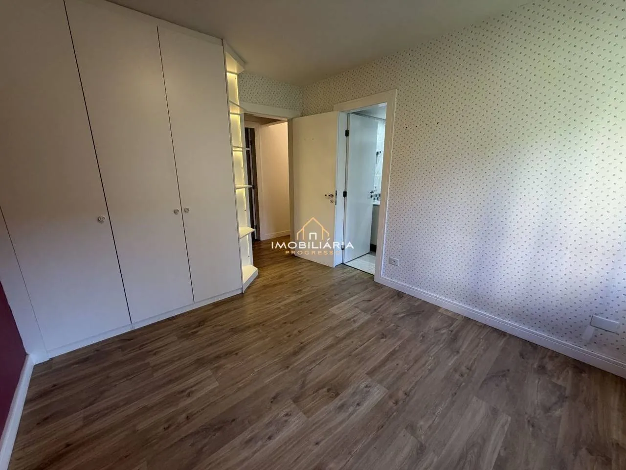 3-bedroom apartment with a home office in Curitiba — photo 31
