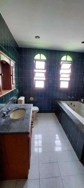 3-bedroom house with a bathtub in Rio de Janeiro — photo 22