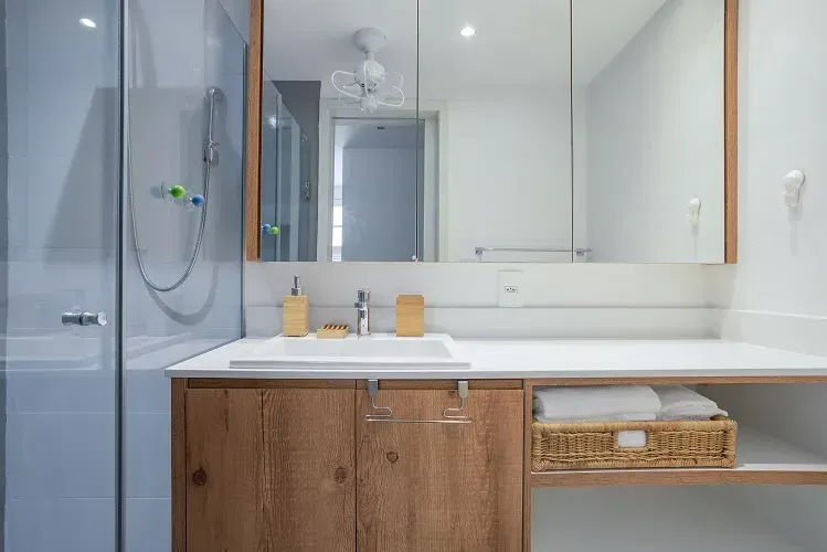 Furnished apartment with 3 bedrooms and an open-plan kitchen — photo 14