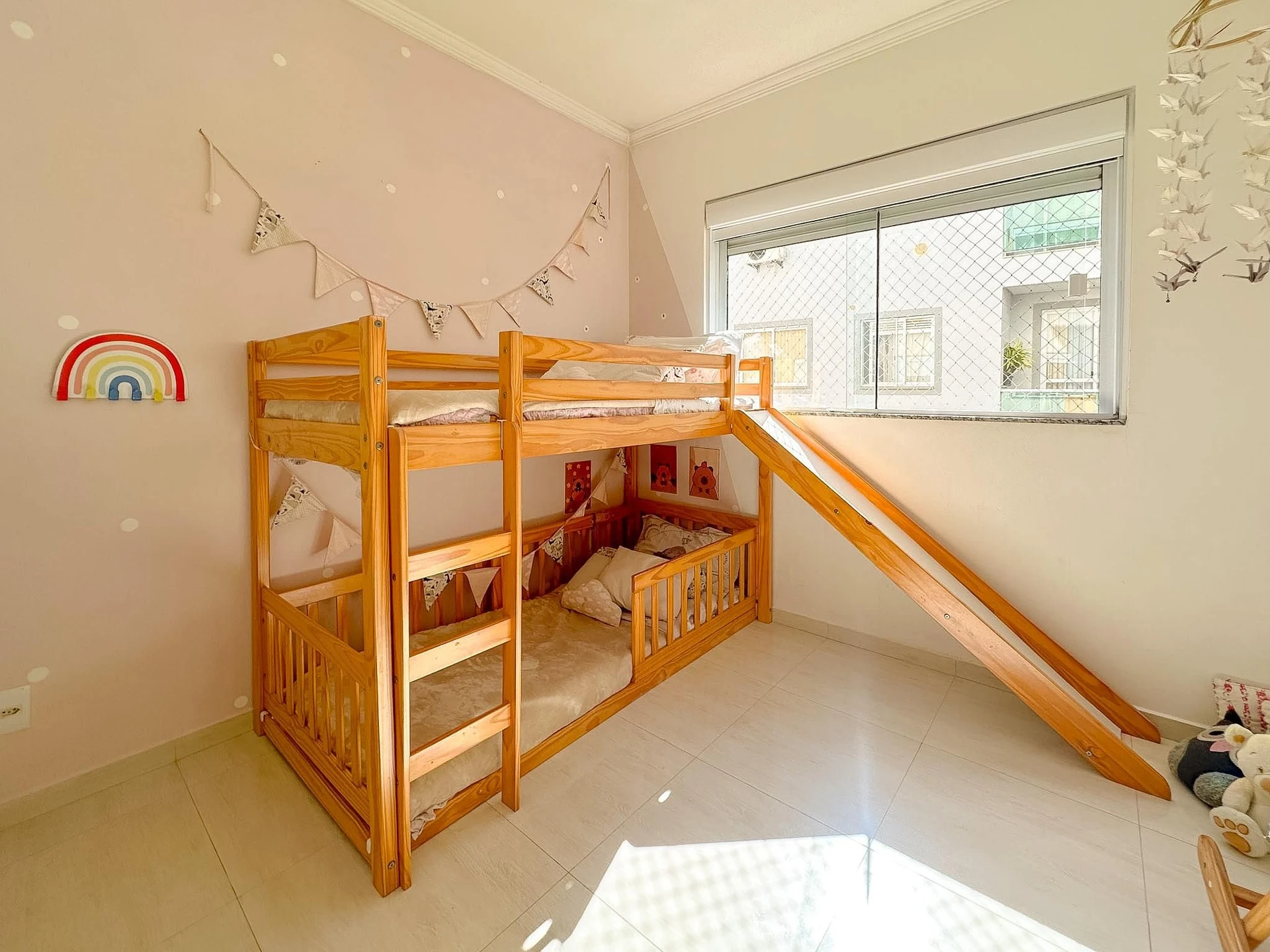 Furnished apartment, 92 m², with a grill on the balcony — photo 36