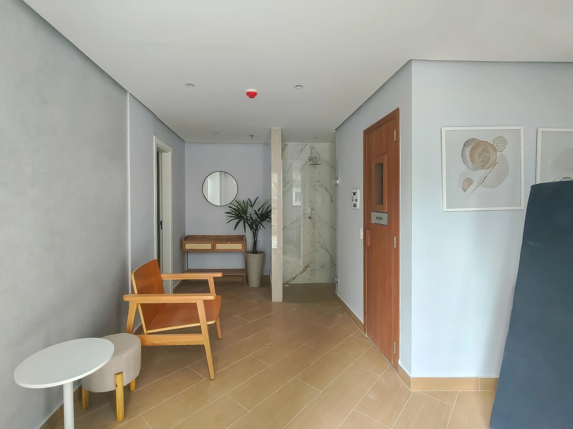 Apartment, 38 m², with a glass-enclosed balcony — photo 33