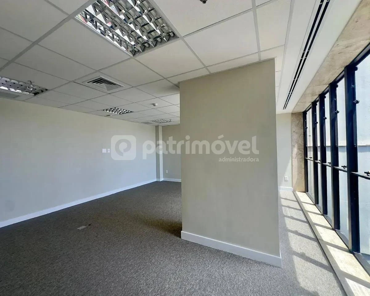 Sala comercial de 779 m², 1 quarto e 6 banheiros — photo 21
