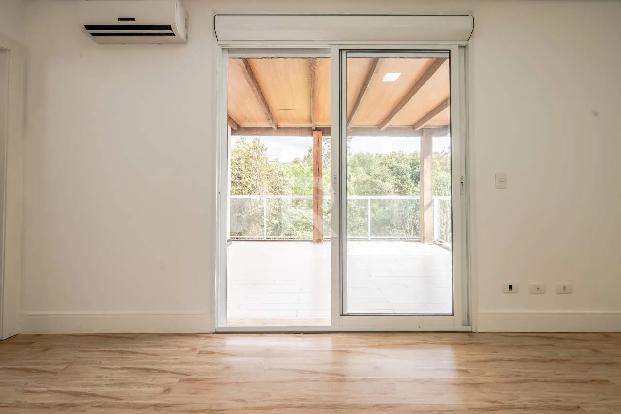 Furnished house with 4 en-suite rooms and 709 m² — photo 34