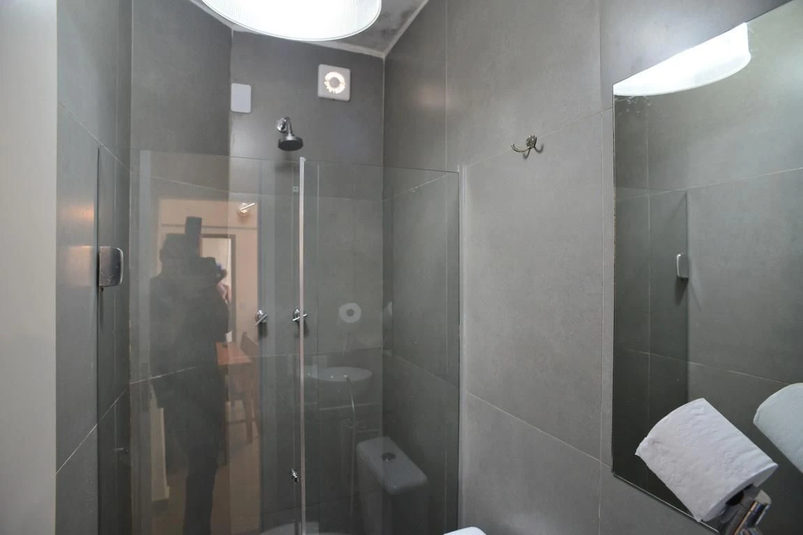 Мебльована квартира з 1 спальнею без місця для авто — photo 4