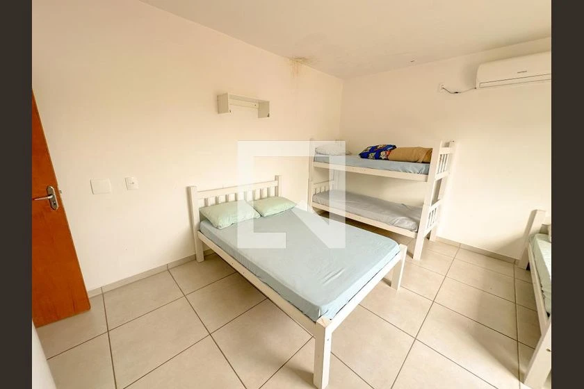 Studio with 1 bedroom, 1 bathroom and private garden — photo 4