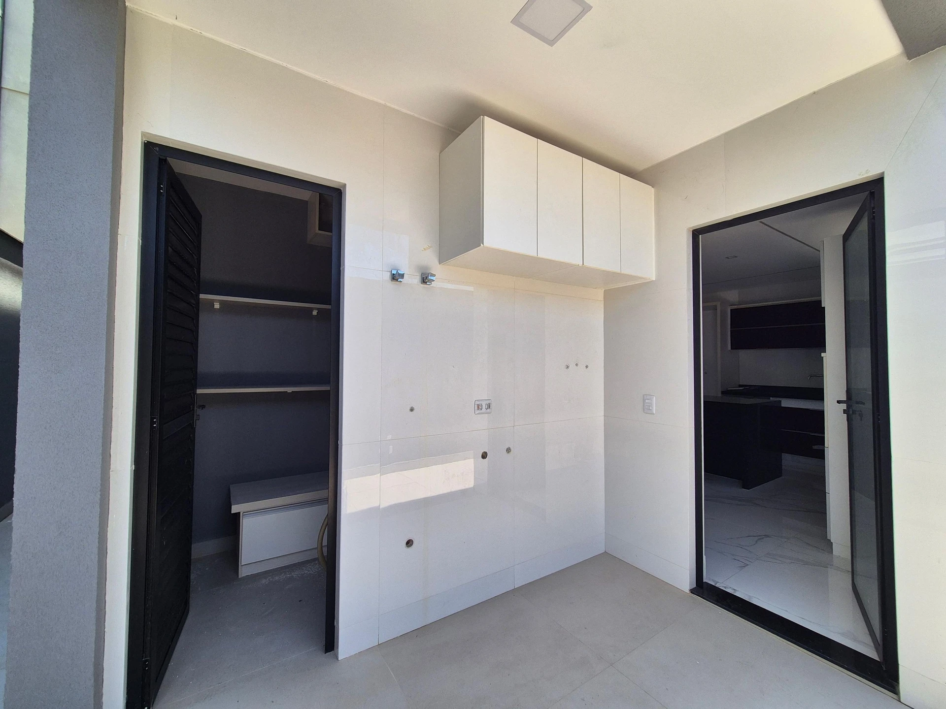 Ventanales de piso a techo y 5 dormitorios: casa de 403 m² — photo 39