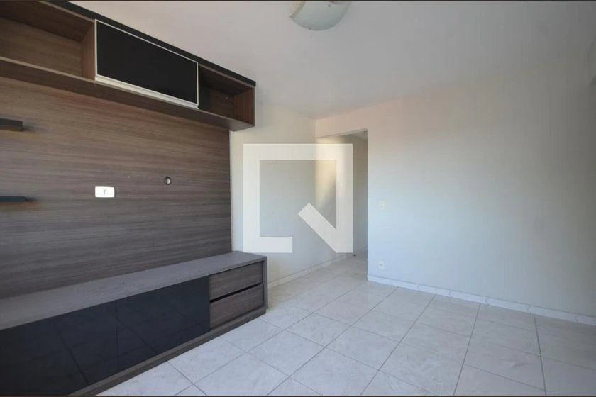 2-bedroom apartment with a glass shower box and pets allowed — photo 3