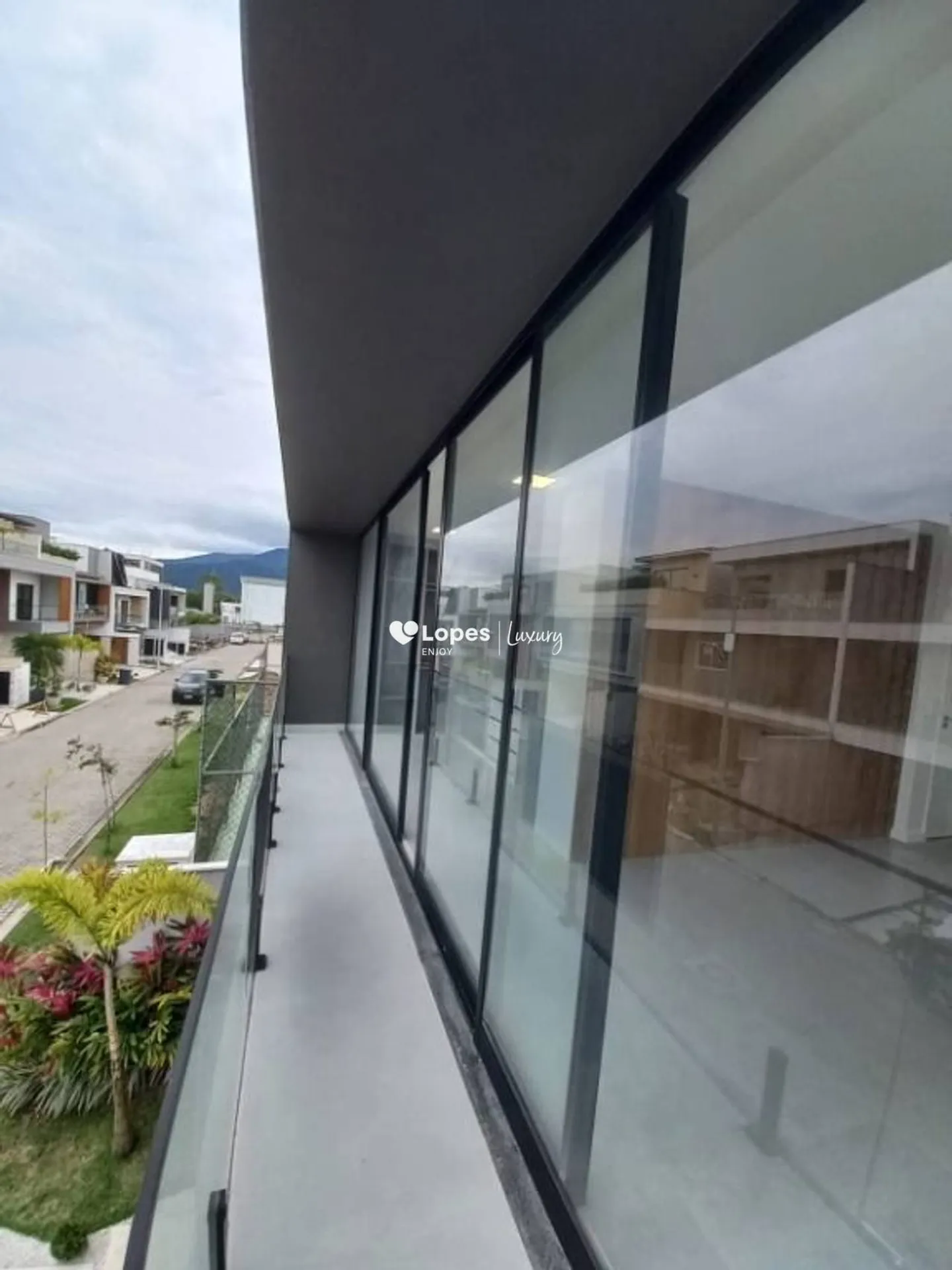 Unfurnished 4-bedroom house with 5 bathrooms and 329 m² — photo 31