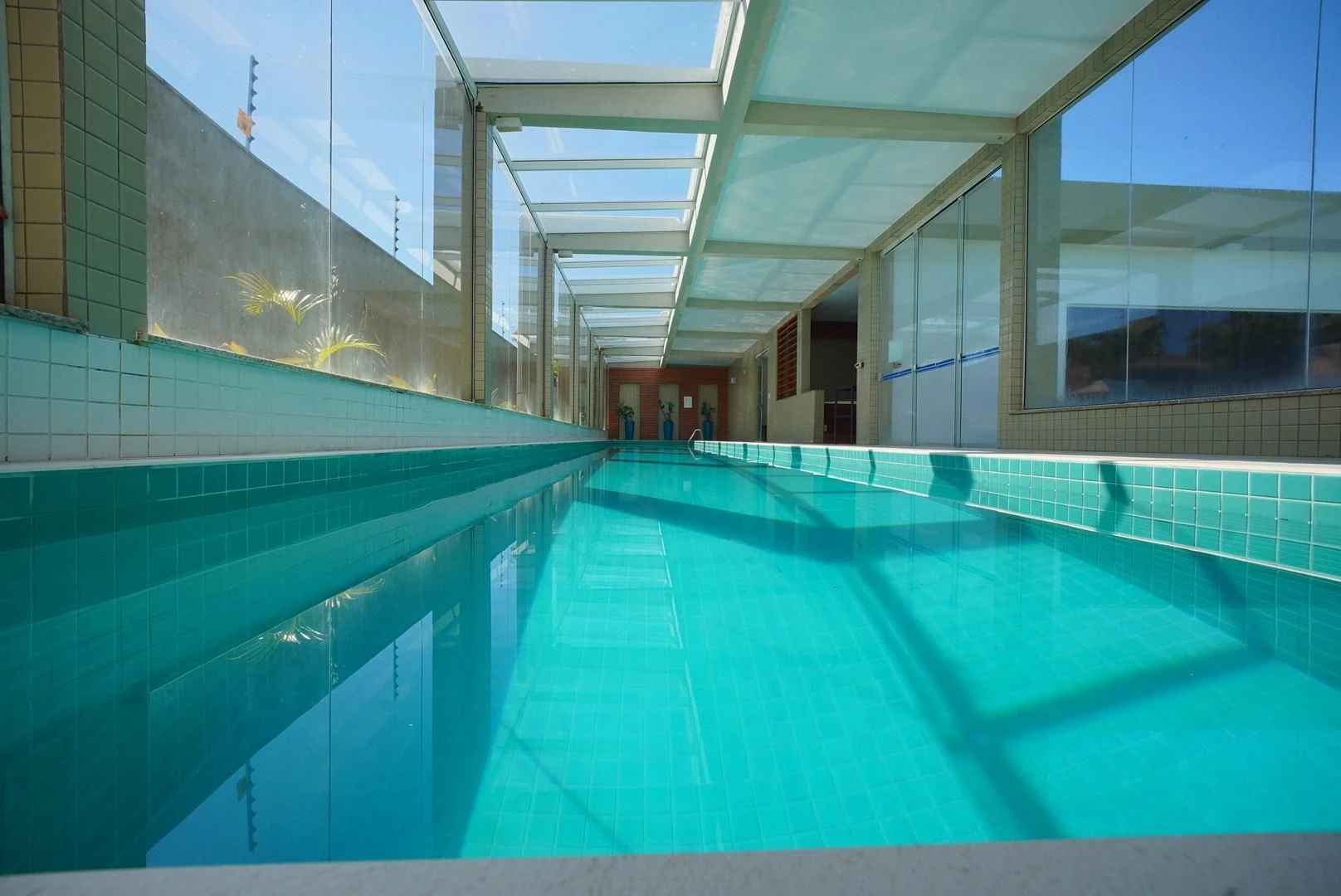 2-bedroom apartment with a private pool — photo 21