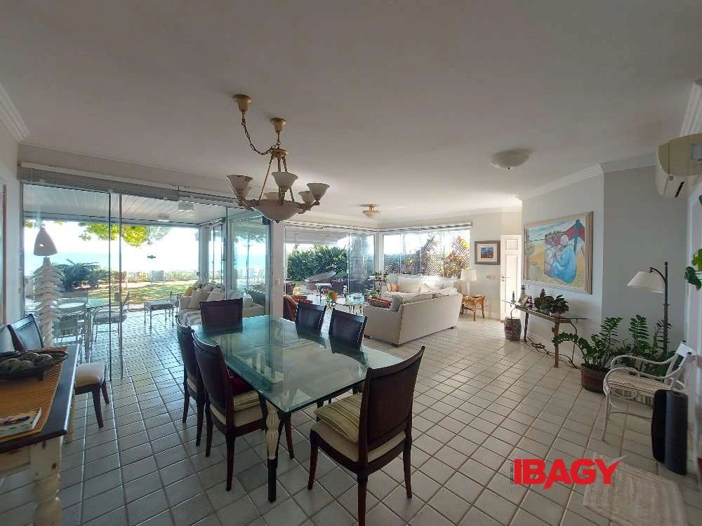 Дом с 5 спальнями и 6 ванными, 518 м² и 2 парковки — photo 3