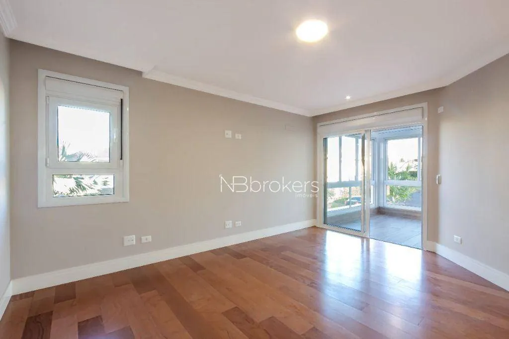 Condo house with 4 bedrooms and 5 bathrooms — photo 46